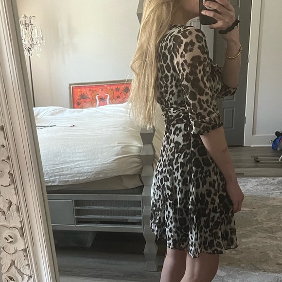 Diane Von Furstenberg leopard print v- neck silk dress - Picture 14 of 15